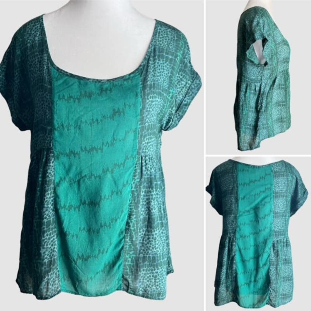 American Eagle Outfitters High-Low Cap Sleeve Blouse Animal Print Green, Size XS